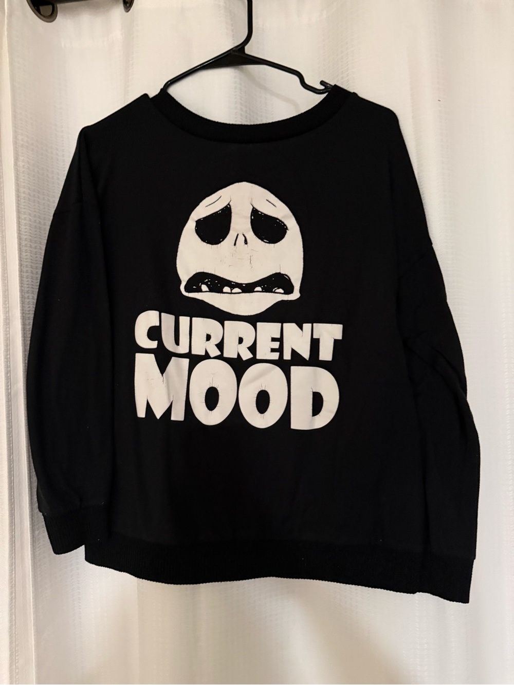 Women’s Black White Crewneck Pullover Sweatshirt Graphic Logo Halloween Medium